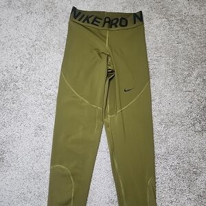 Women's Nike Pro  Legging Green  Size: XSmall